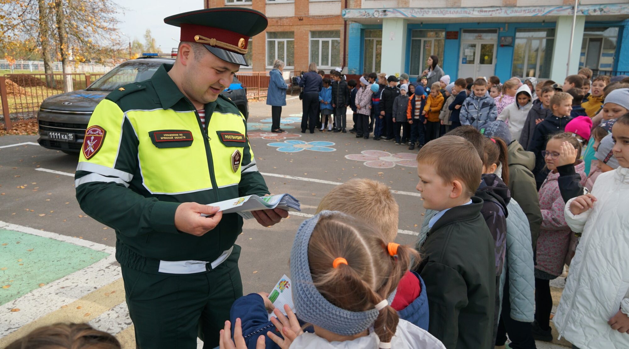 Росгвардейцы провели для школьников урок по безопасности дорожного движения в Брянске
