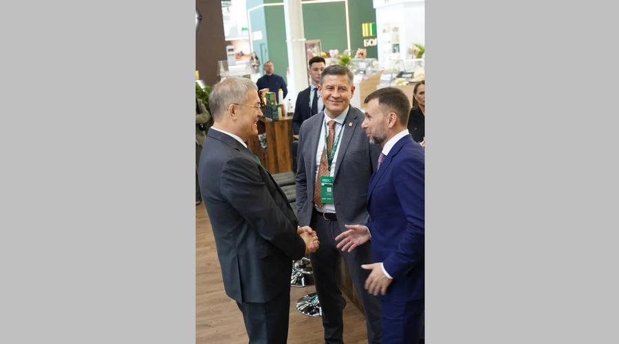 Егор Ковальчук посетил Всероссийскую выставку «Золотая осень»