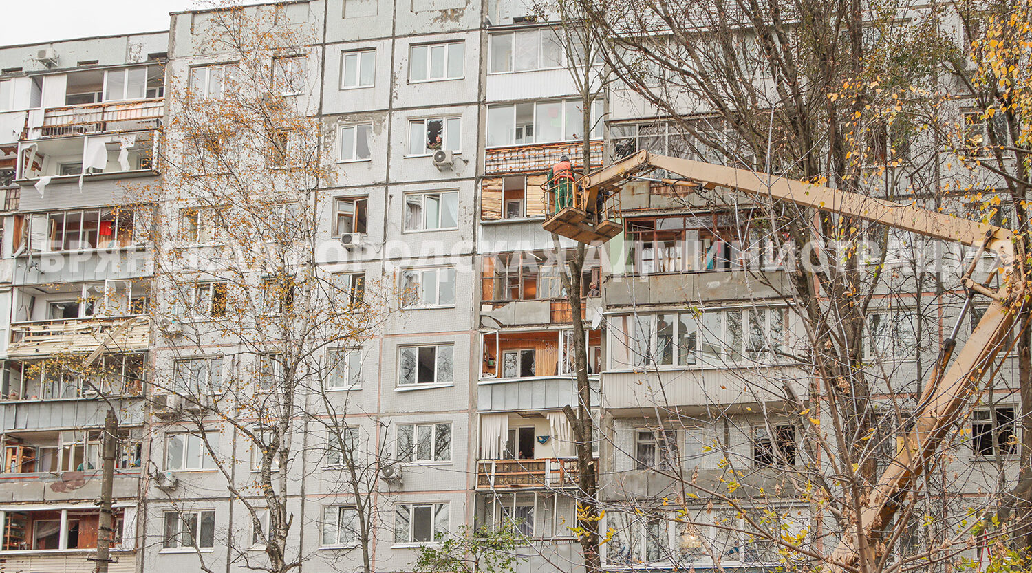 В Советском районе Брянска кипит работа по устранению последствий от удара БпЛА