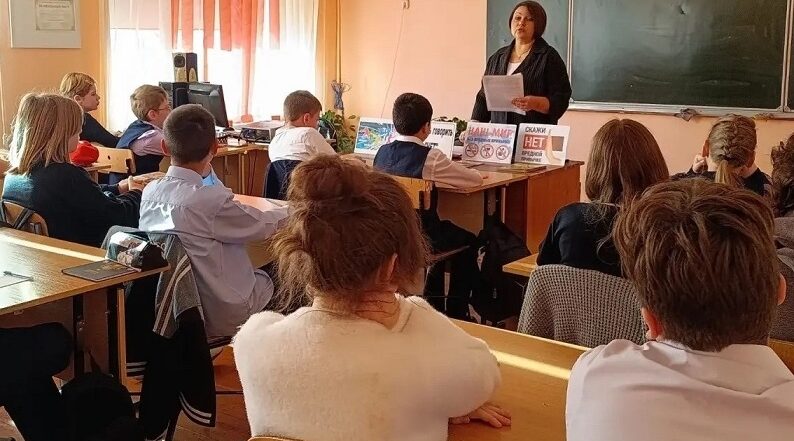 Профилактике вредных привычек посвятили ситуационную игру в Климовской школе