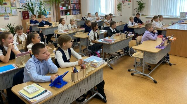 Второклассники брянской «Перспективы» провели марафон «Сказки народов России»